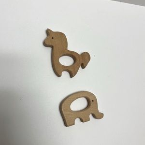 ♥️ FREE with any purchase 🙏🏽 Wooden 🪵🤎 pre loved baby teether set of 2